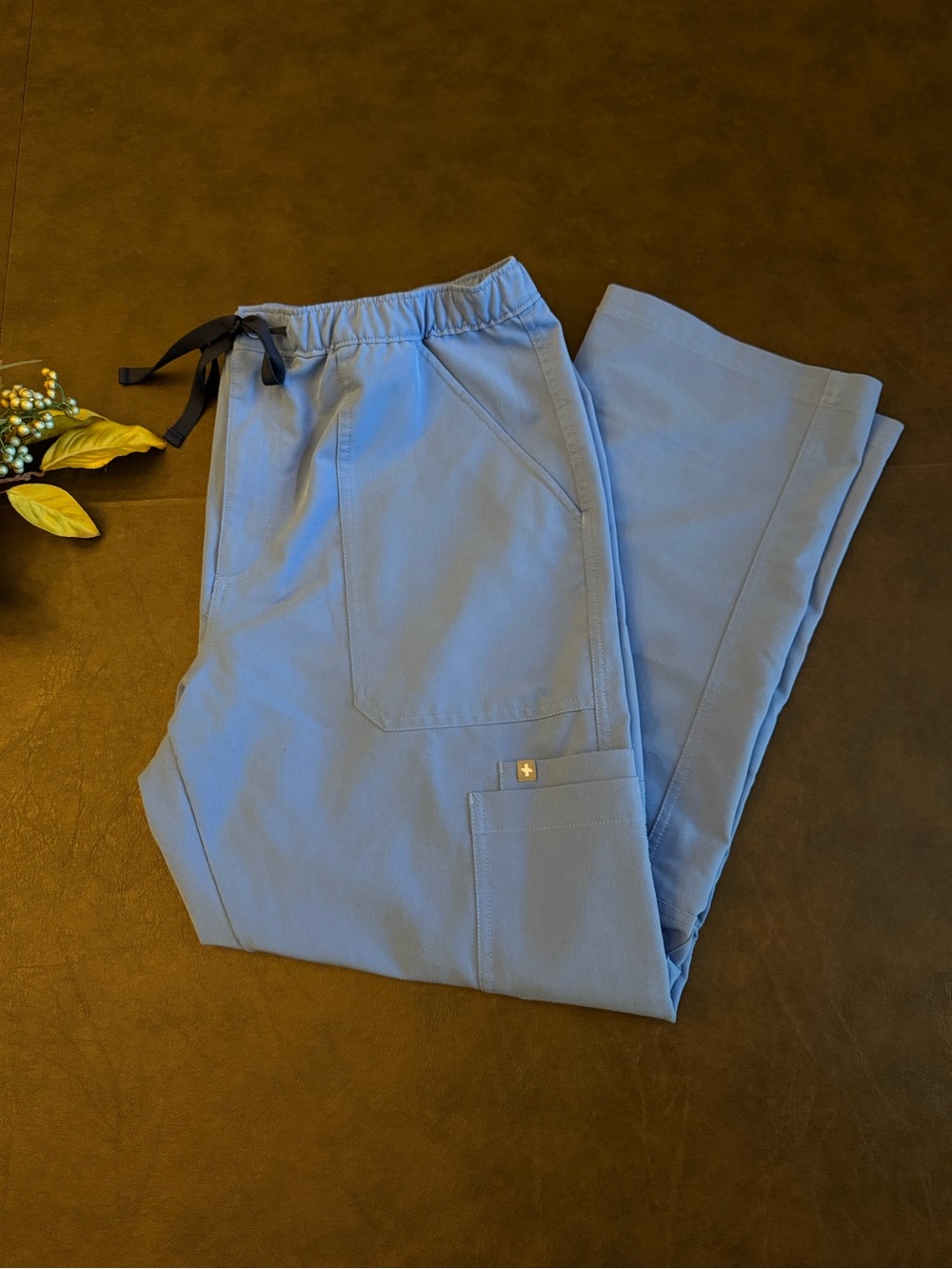 FIGS Men’s Cecil Blue Scrub Set: Leon Scrub Top XL & Cairo Straight Leg Pant XLS - Picture 9 of 16